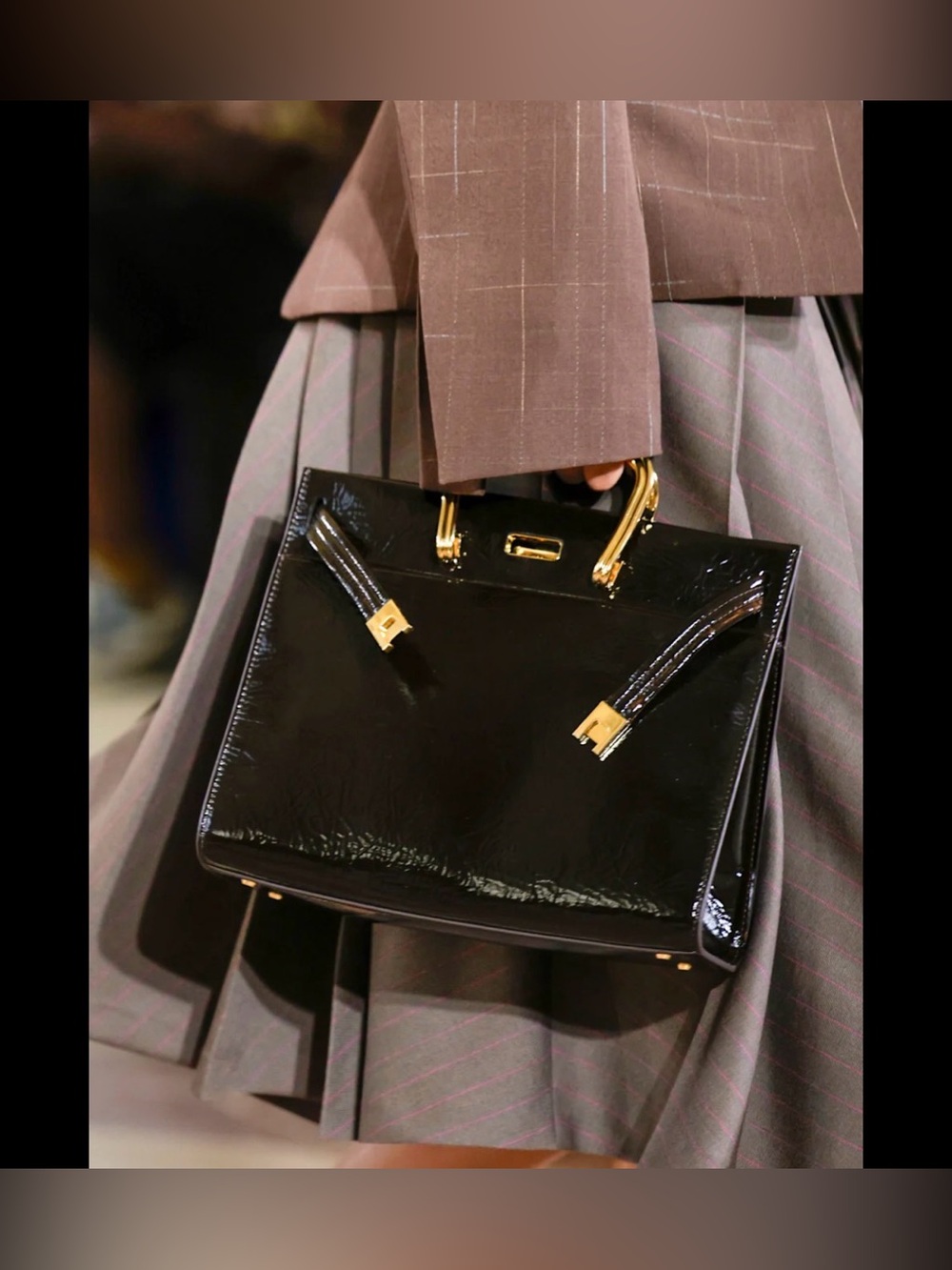 Tory Burch Soft Lee Bag with Gold Hardware - Picture 4 of 5